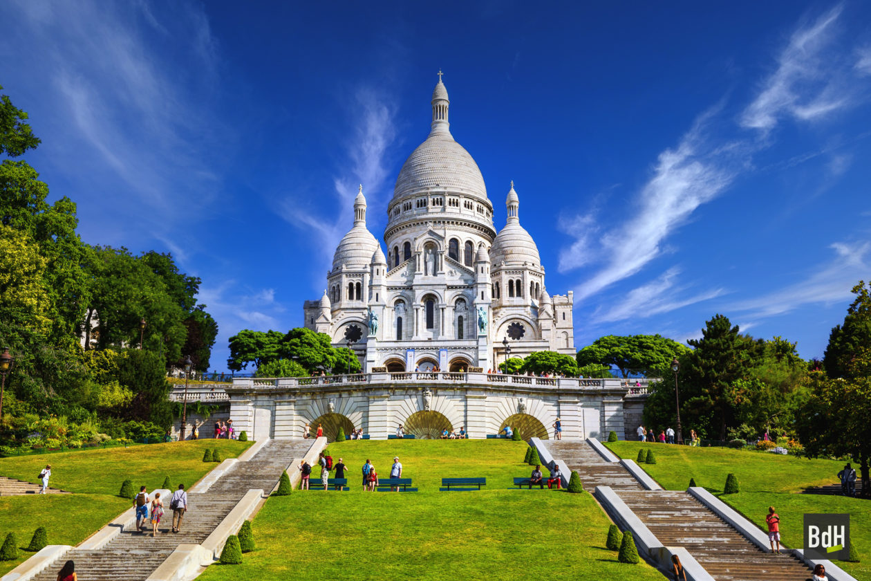 Basilique du Sacré-Coeur et le square Louise-Michel à Montmartre, Paris, France